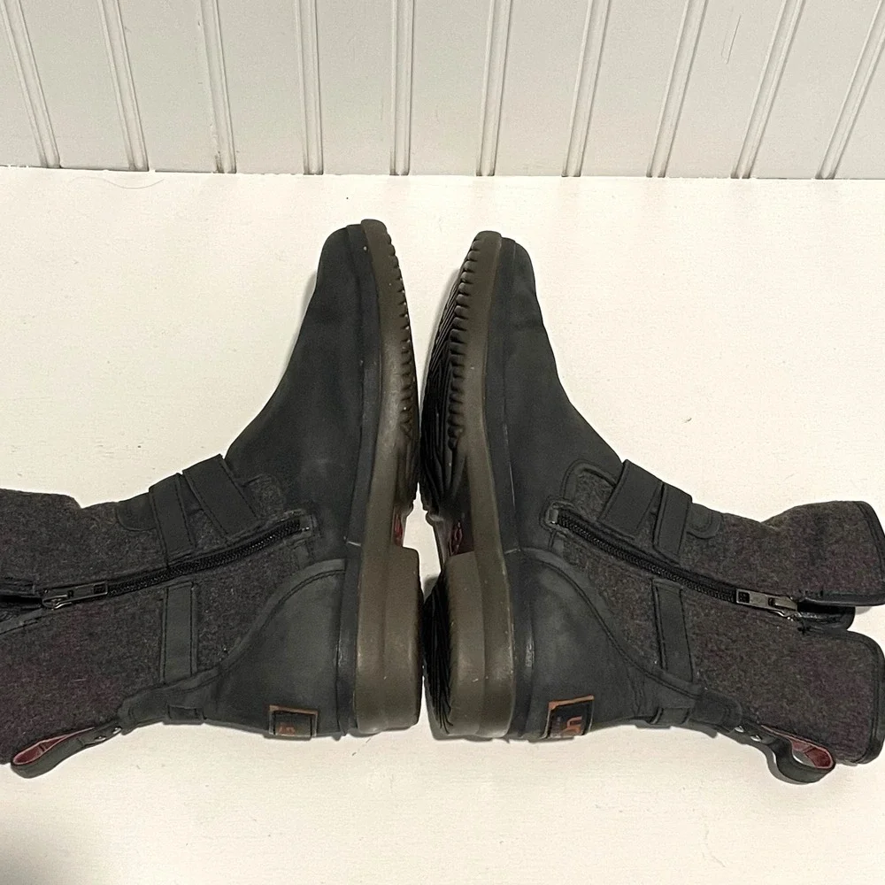 UGG‎ Simmens Waterproof Boot Womens 8.5 Black Leather Wool Moto Buckle 1005285